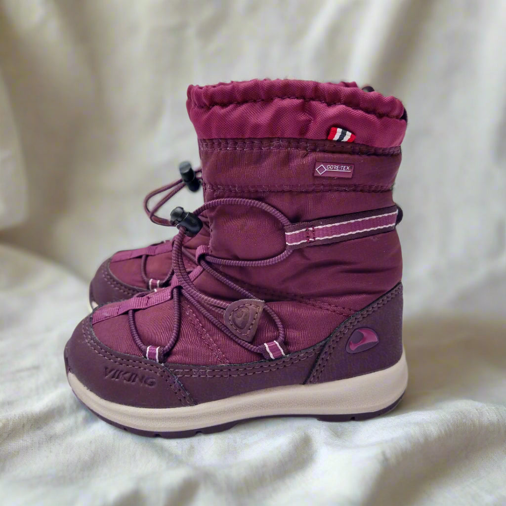 Viking snow boots size 23