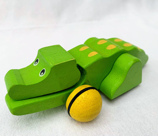 Wooden pull-back rolling alligator